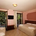 מלון Grotto Bagat 3*