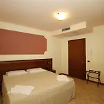 Grotto Bagat מלון 3*